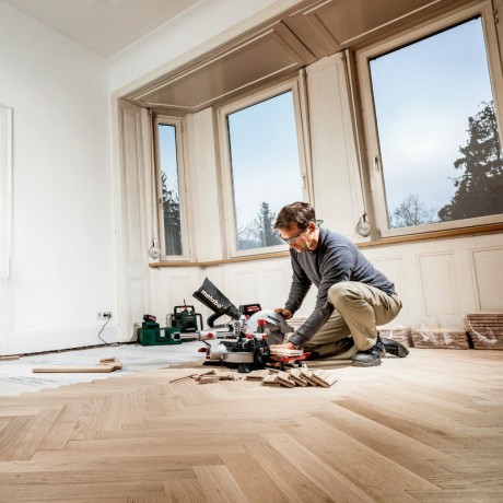 Аккумуляторная торцовочная пила Metabo KGS 18 LTX 216 619001850