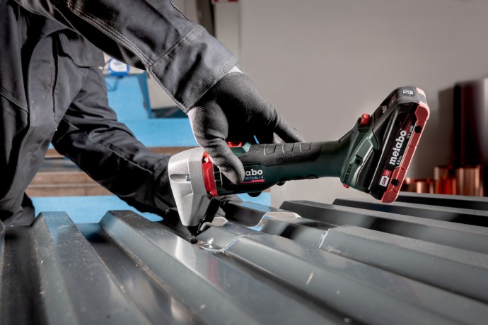Аккумуляторные вырубные ножницы по металлу Metabo NIV 18 LTX BL 601614850